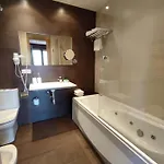 Hotel Puerta Del Arco 3*