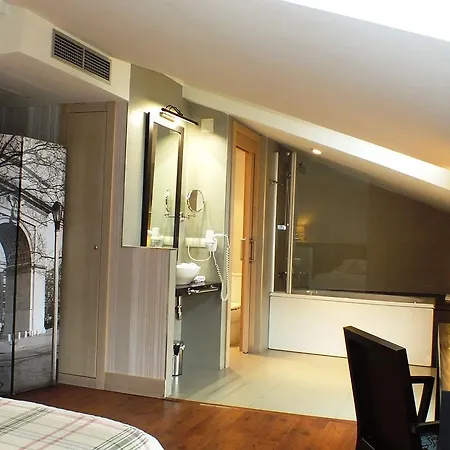 Hotel Puerta Del Arco 3*