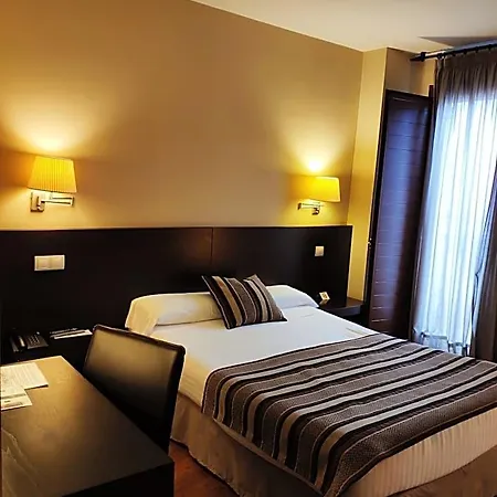 Puerta Del Arco 3*