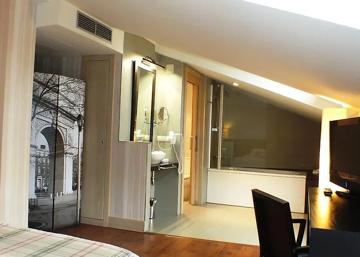 Hotel Puerta Del Arco 3*