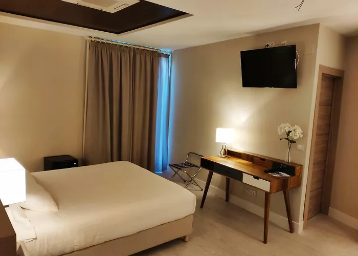 Hotel Puerta Del Arco 3*